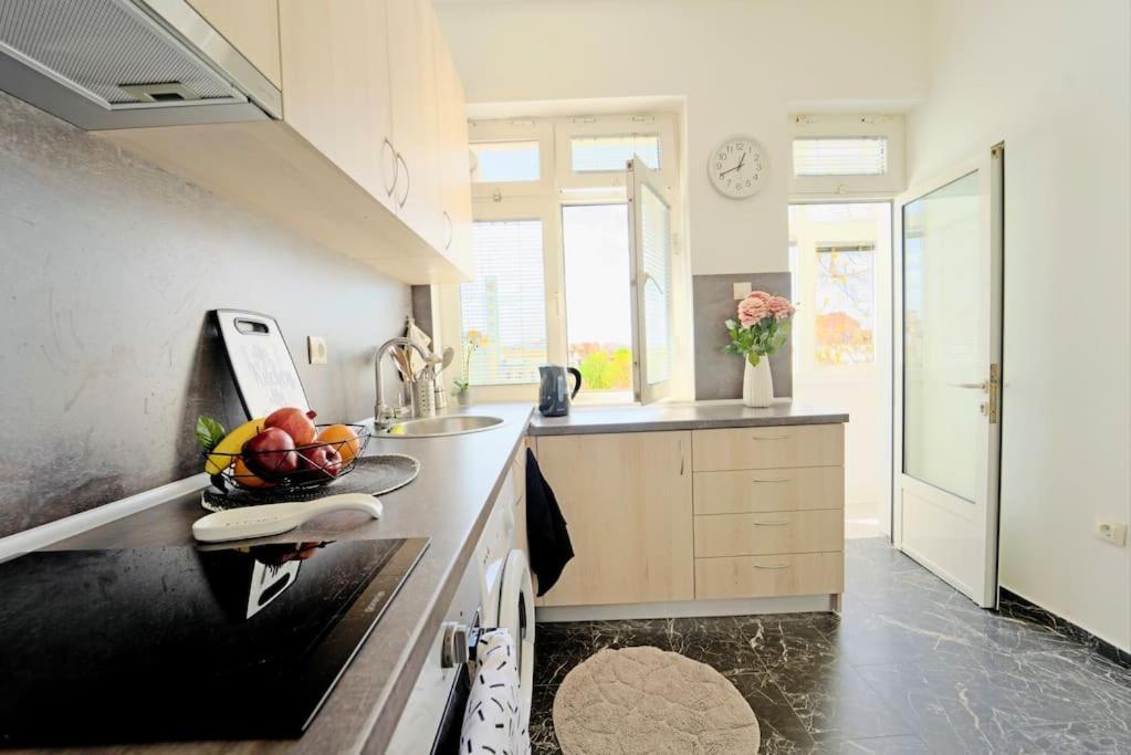 Cozy 1-Bedroom Flat In The Very Center Of Sofya Dış mekan fotoğraf