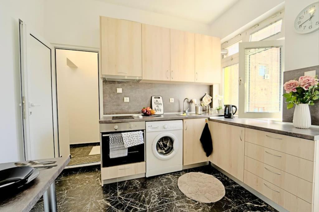 Cozy 1-Bedroom Flat In The Very Center Of Sofya Dış mekan fotoğraf
