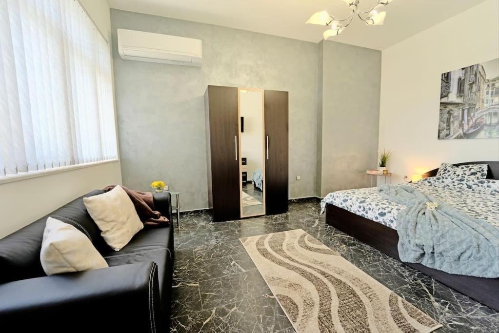 Cozy 1-Bedroom Flat In The Very Center Of Sofya Dış mekan fotoğraf