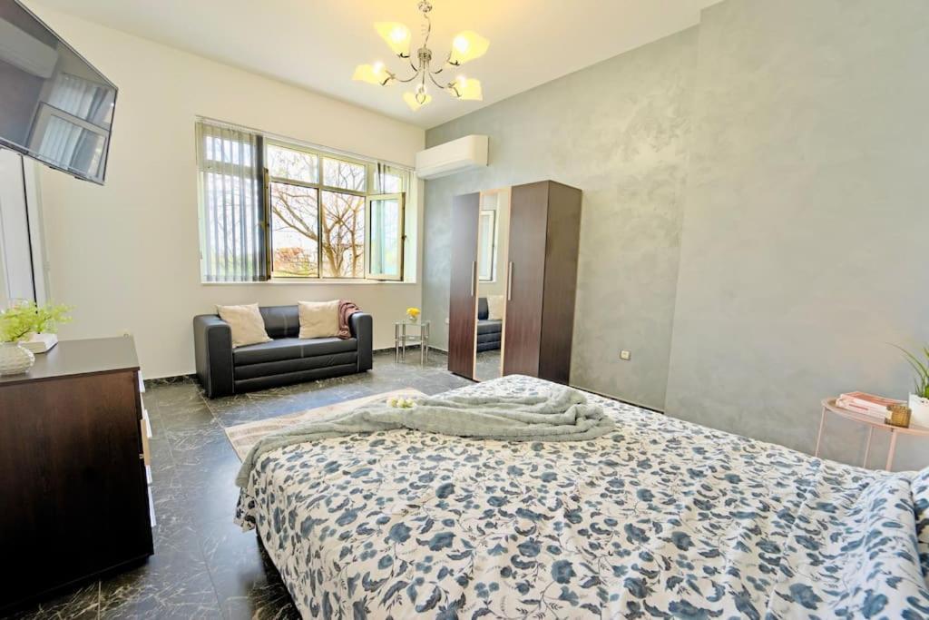 Cozy 1-Bedroom Flat In The Very Center Of Sofya Dış mekan fotoğraf