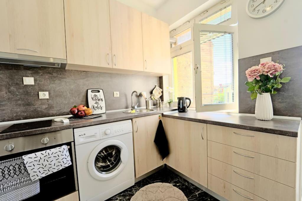 Cozy 1-Bedroom Flat In The Very Center Of Sofya Dış mekan fotoğraf